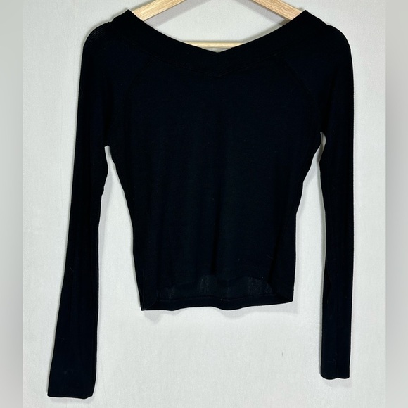 BDG black long sleeve Shannen Slinky V neck ribbed tee - medium - Picture 5 of 6